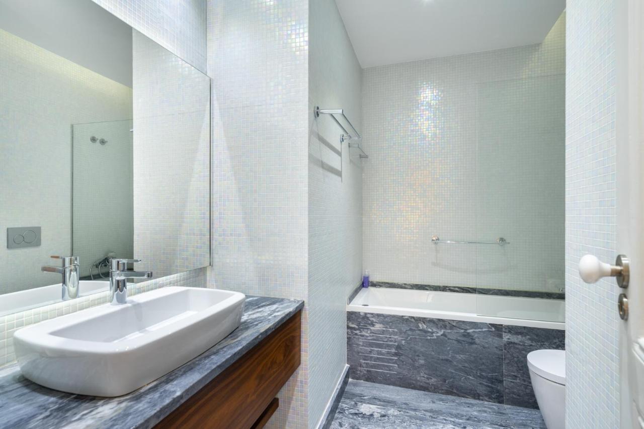 Whome Luxury Stay In Prime Location W/ Ac, Lift & Private Patio Lisboa Eksteriør billede